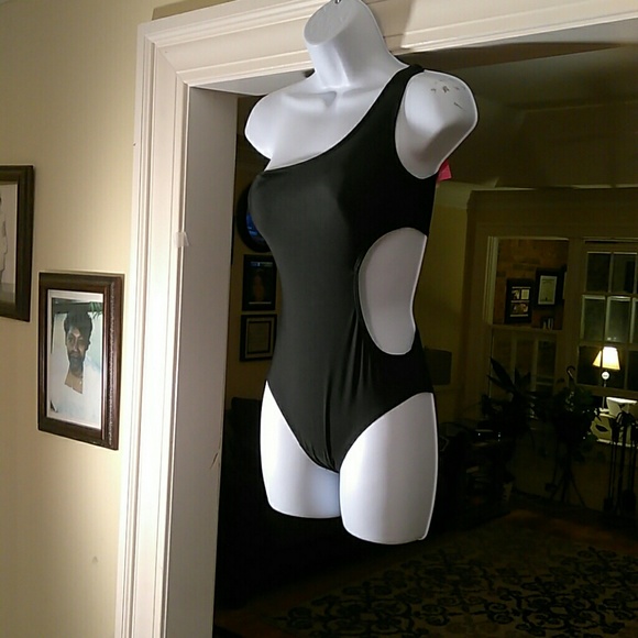 Beautiful black cut-out one shoulder bikini. - Picture 3 of 6